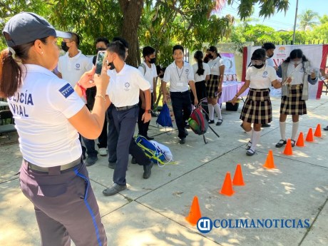 Ayuntamiento de Manzanillo lleva las Jornadas de la Paz a 'La Machetera'