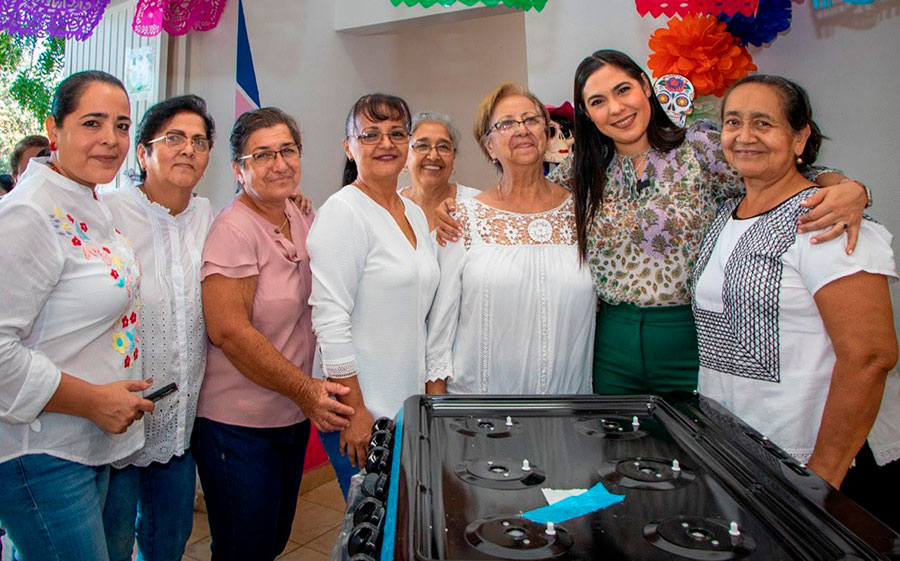 Gobernadora entregó estufa y mesa de trabajo para Casa de Usos Múltiples, en El Porvenir | AFmedios .