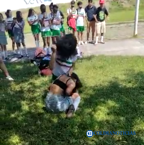 Exhiben en redes sociales video de pelea entre alumnas de Secundaria (video)