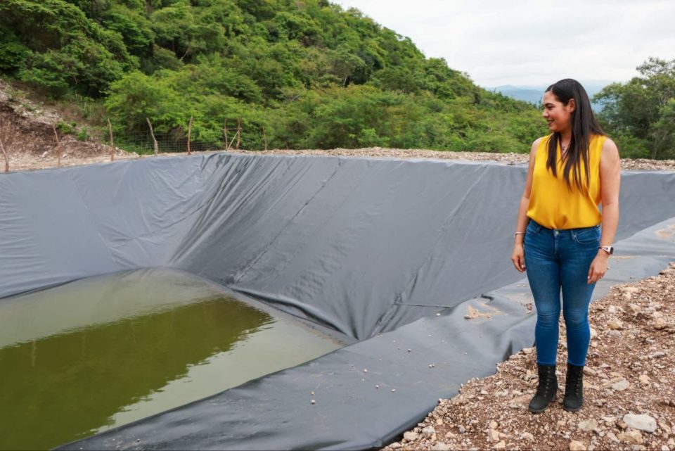 Indira entrega obra en Zacualpan que mejora captación de agua para el estiaje