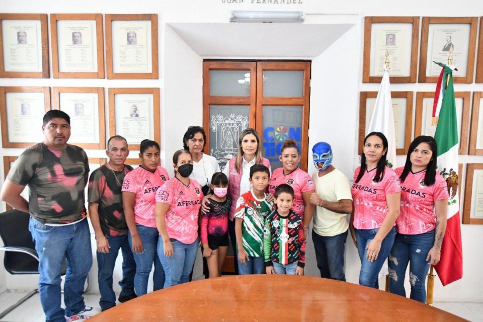 Margarita Moreno entrega apoyos a deportistas colimenses