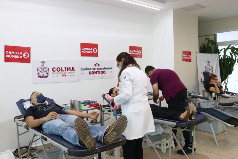 Personal del DIF Estatal Colima participa en donación altruista de sangre para salvar vidas