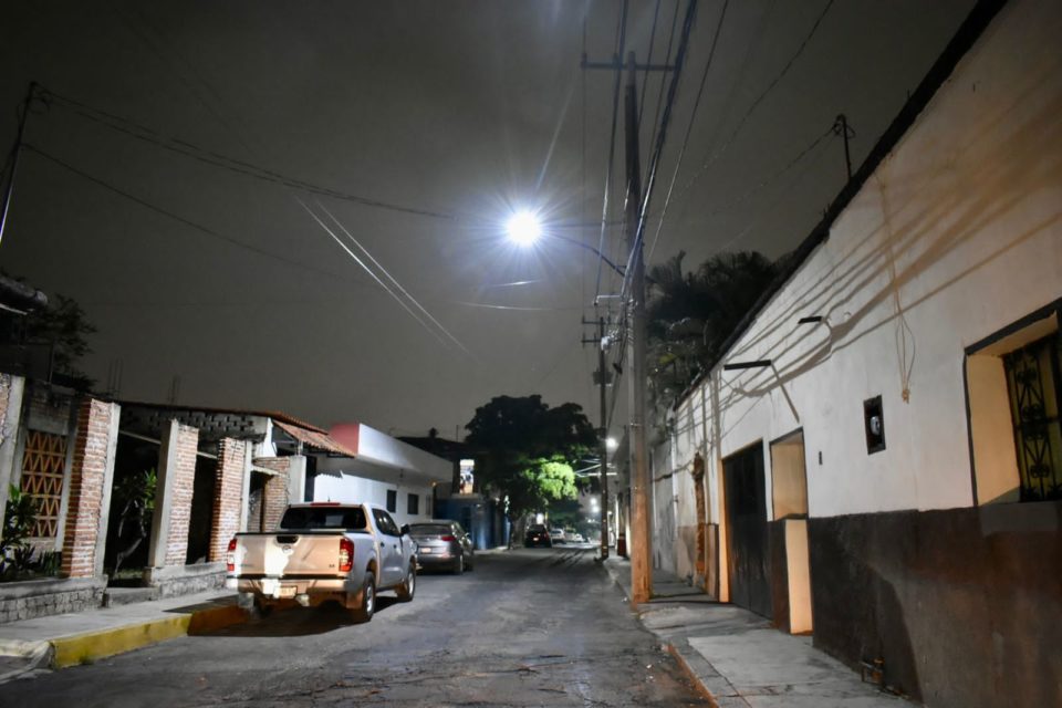 Instalan 701 luminarias led en colonias de zona centro de La Villa | AFmedios .