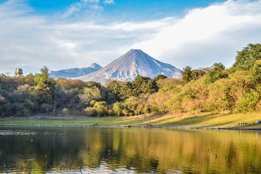 Volcán de Colima mantiene actividad sísmica baja y nulos cambios en su deformación | AFmedios .