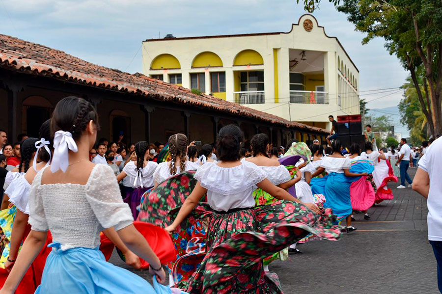 Más de 2 mil 300 participantes hubo en el Desfile de la Villa | AFmedios .