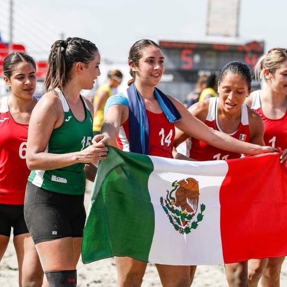 Colimenses llevan a México a ganar oro en balonmano femenil de playa de Juegos Centroamericanos y del Caribe, en Colombia | AFmedios .