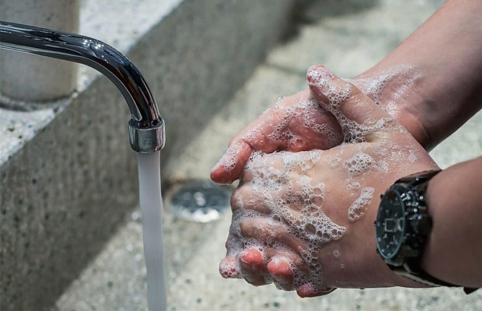 Fumar y no vacunarse pueden desarrollar neumonía: Salud Colima