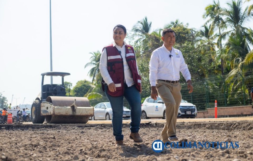 Griselda Martínez supervisa colocación del concreto hidráulico en Tapeixtles