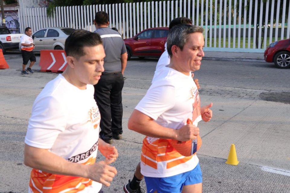 Participa rector en la 5ª Carrera CONTECON Manzanillo, “Corre por la educación”