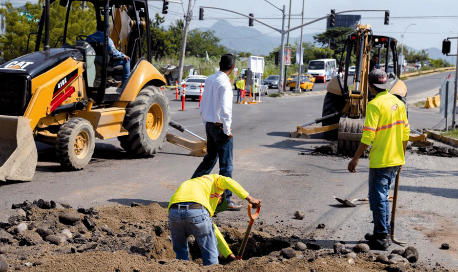 Pavimentan con concreto hidráulico en el cruce de Paseo de las Gaviotas y el boulevard | El Noticiero de Manzanillo