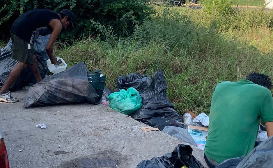 Personas sobreviven buscando en la basura | El Noticiero de Manzanillo