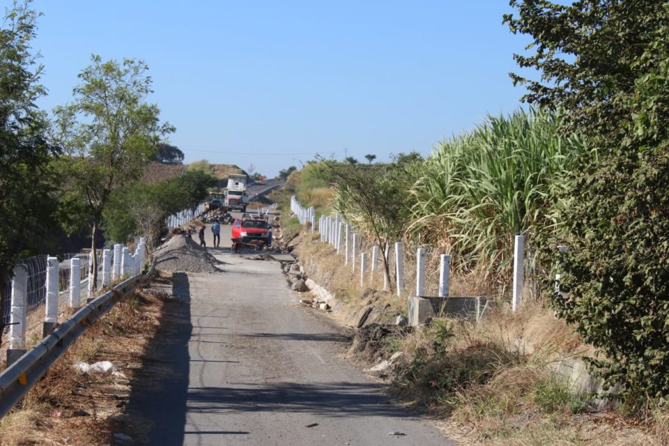 Titular de Seidum supervisa obras compensatorias en carretera transvolcánica