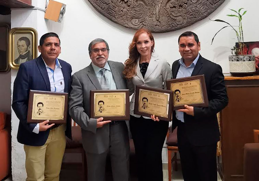 Reconocen periodistas del país a dos comunicadores de la UdeC | AFmedios .