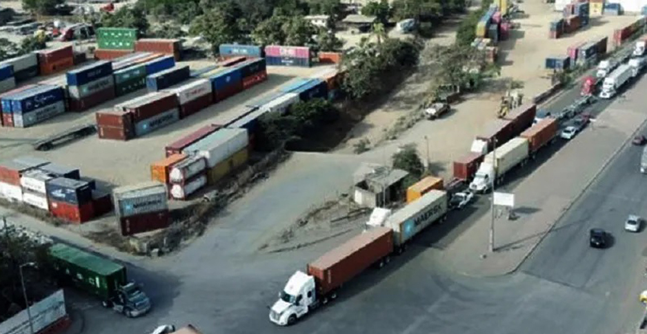 Tráileres se adueñan de brecha de concreto Jalipa-Valle | El Noticiero de Manzanillo