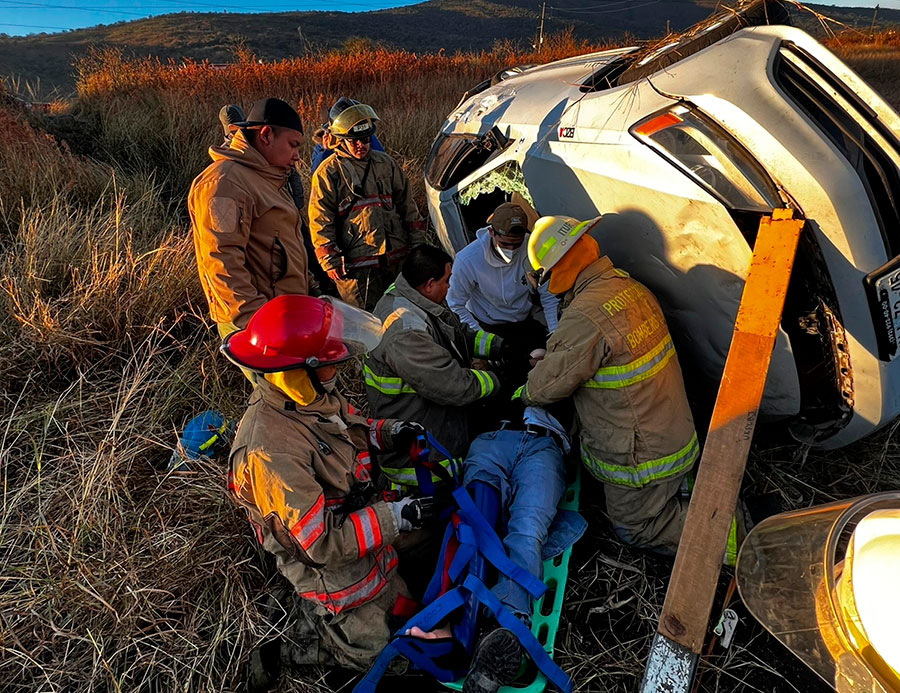 Volcadura de un auto en carretera Santa Rosa – La Barca deja dos lesionados | AFmedios .