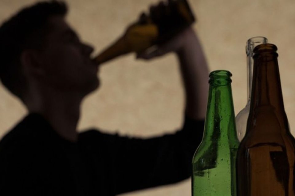 Aumenta riesgo de accidentes y violencia en jóvenes, por consumo de alcohol