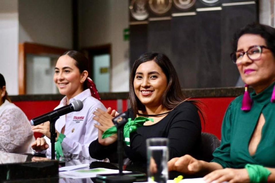 Congreso celebra un año de la aprobación del derecho a decidir en Colima