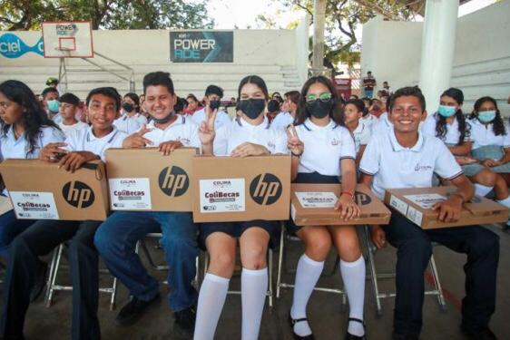 Educación Colima instala puntos de entrega hoy y mañana para quienes no han acudido a recibir su computadora gratuita