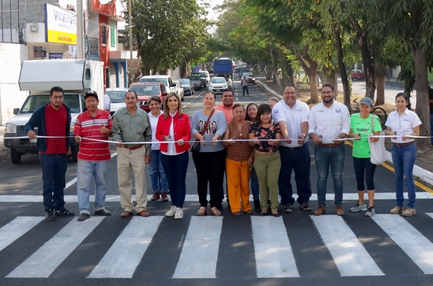 Entrega Margarita Moreno obra de pavimentación en Av. Gonzalo de Sandoval.