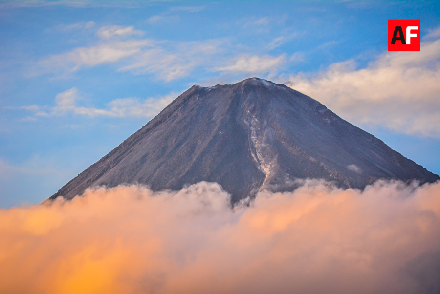 Fumarola noreste se mantiene con una baja emisión en el Volcán de Colima | AFmedios .