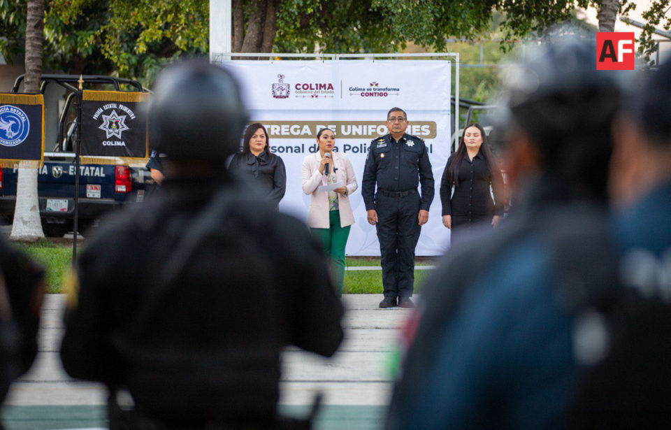 Indira celebra el día del policía con uniformes y equipamiento; van 17 policías muertos en el estado en 2022 | AFmedios .