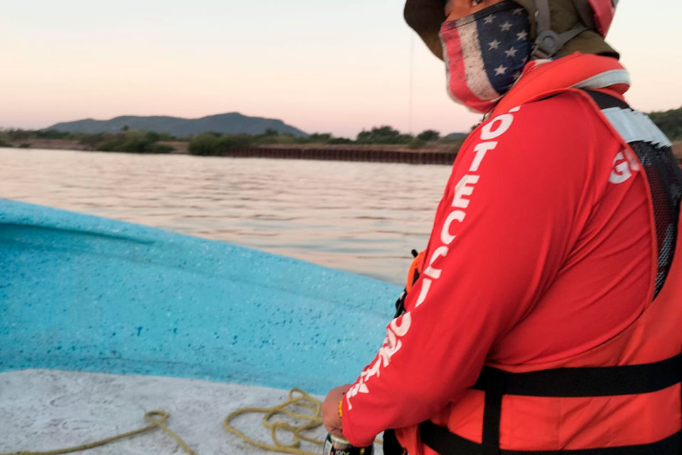 Sigue extraviado pescador David Velasco; se lanzó al mar para buscar ayuda tras 5 días de naufragio | AFmedios .