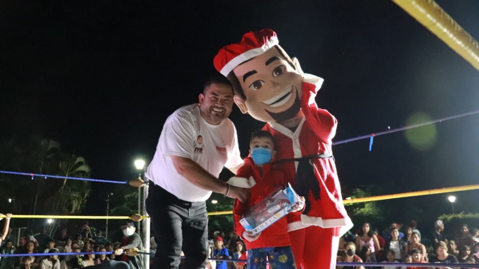 Todo un éxito el Festival Navideño de Memo Toscano.