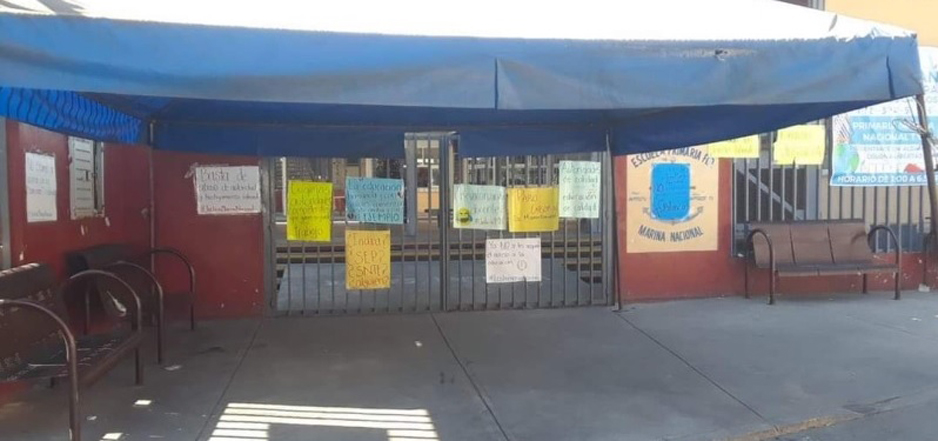Padres de familia exigen cambios en la primaria Marina Nacional | El Noticiero de Manzanillo