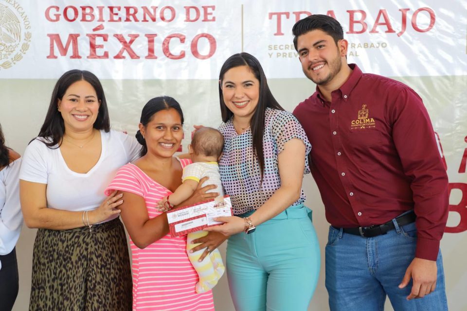 Gobernadora participa en entrega de tarjetas bancarias de Jóvenes Construyendo el Futuro en Armería y Manzanillo | AFmedios .