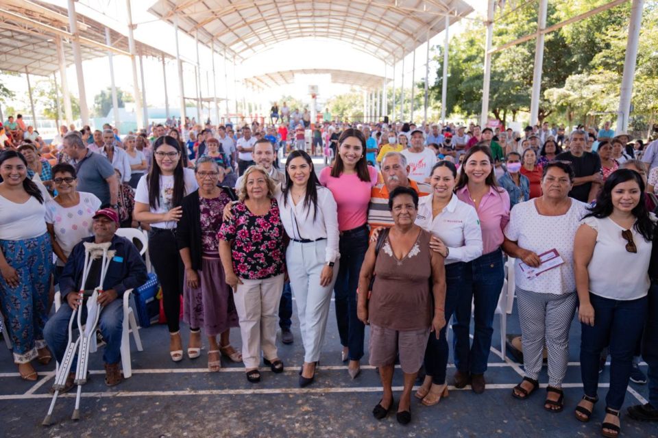 Gobernadora participó en la entrega de 716 tarjetas de la Pensión para el Bienestar de Personas Adultas Mayores en Manzanillo