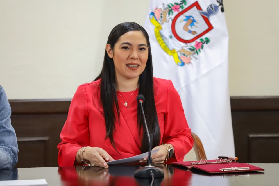 Gobernadora y delegada anuncian aumento en pensión para adultos mayores: recibirán hasta 4,800 pesos bimestrales