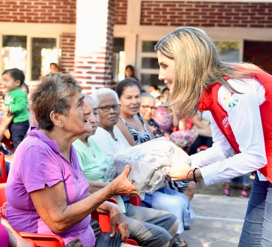 Margarita Moreno arranca programa Contigo Abrigamos