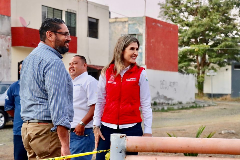 Margarita Moreno supervisa avance de muro de contención