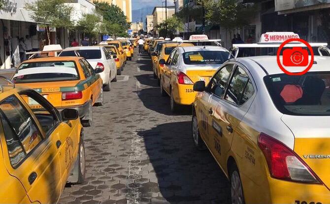 Por presunción de acoso, se le retira gafete y licencia a taxista