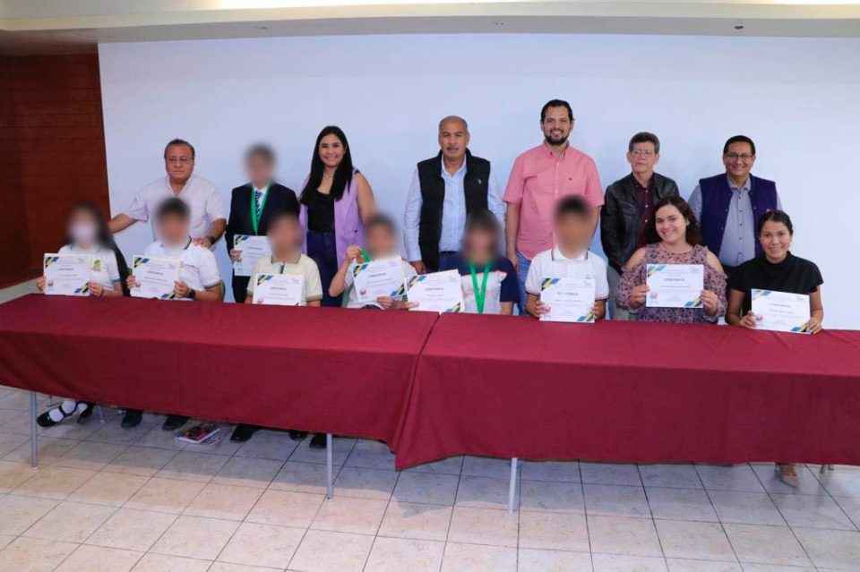 Secretaría de Educación entrega medallas y reconocimientos a participantes de la Olimpiada Mexicana de Matemáticas para Educación Básica