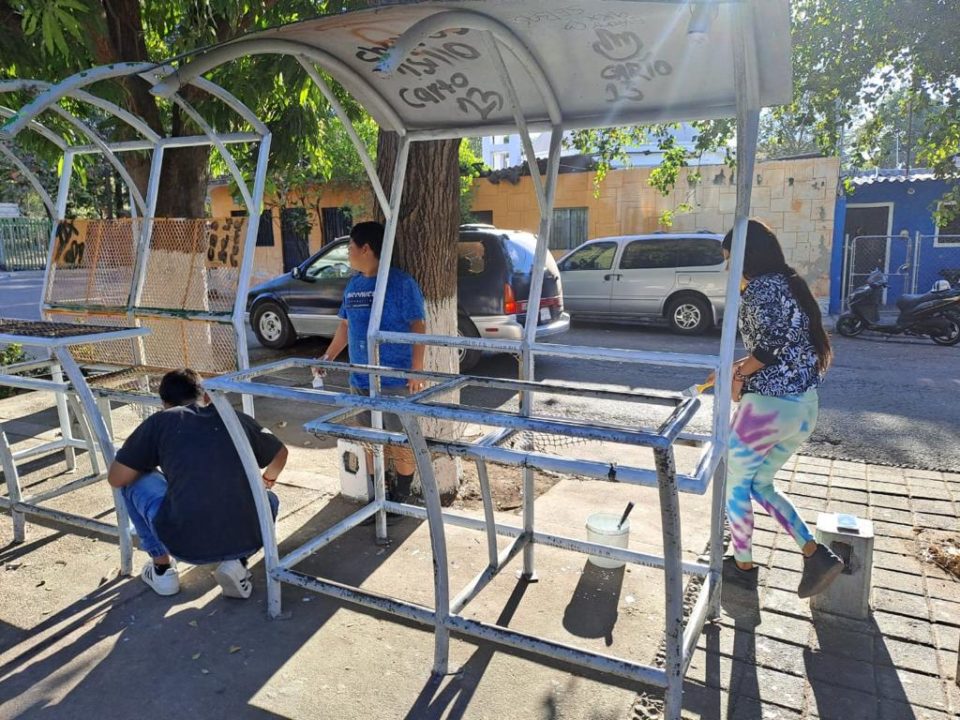Vecinos rehabilitan parque ‘Rita Reyes’ de la colonia de Los Trabajadores con el apoyo del Dr. Memo Villa.
