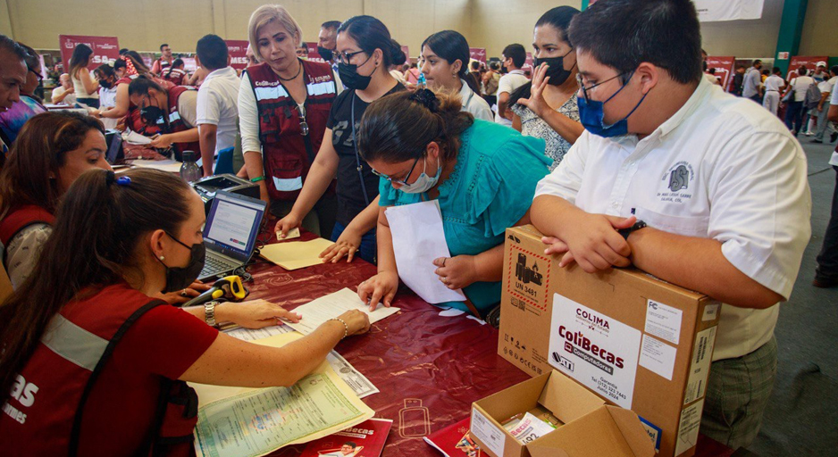 Este año también entregarán computadoras a estudiantes | El Noticiero de Manzanillo