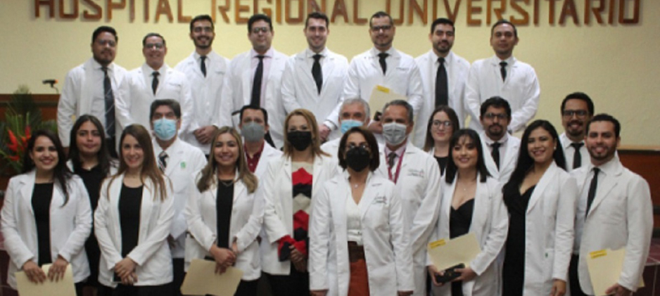 Se forman 19 médicos especialistas más en el HRU | El Noticiero de Manzanillo