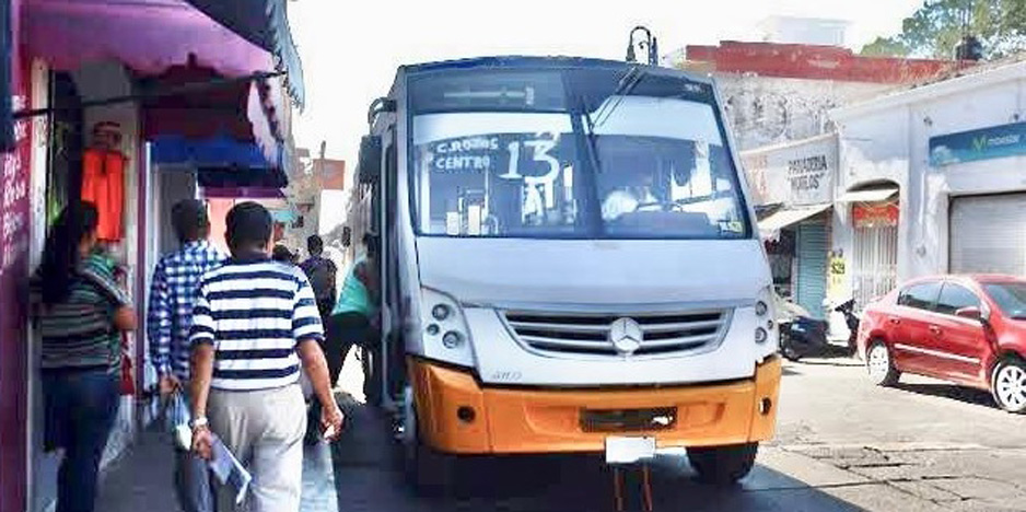 Atacan con piedras a camiones urbanos | El Noticiero de Manzanillo