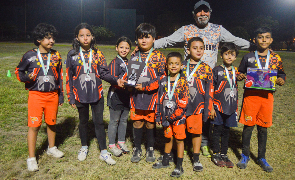 Arroja campeones Torneo Futbol Bandera "Coconut" | El Noticiero de Manzanillo