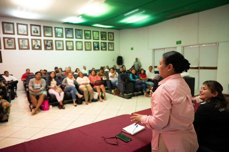 Ayuntamiento de Manzanillo ofrece a trabajadores capacitación sobre las Nuevas Masculinidades