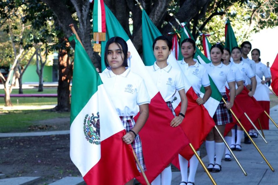 Bandera de México resume nuestra independencia, libertad, soberanía, democracia, paz y unidad: Núñez González
