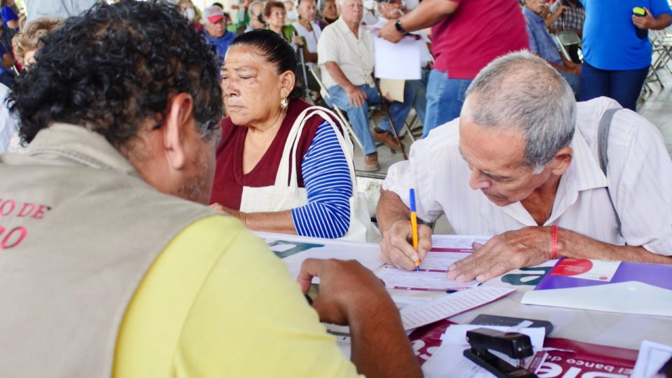 Concluye entrega de 12,850 tarjetas del Banco del Bienestar a derechohabientes de la pensión de adulto mayor