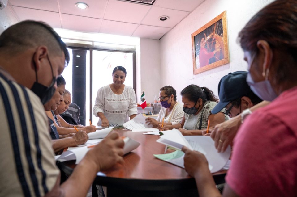 Entrega Griselda Martínez apoyos para 31 familias con necesidades especiales