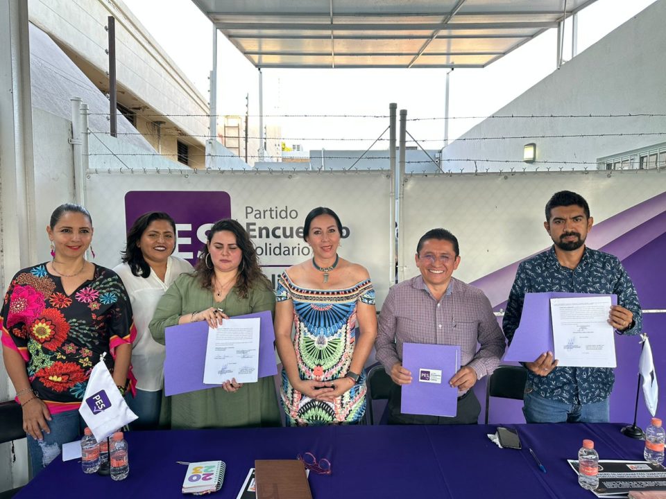 Firma convenio PES Colima para facilitar trámites a trabajadores migrantes.