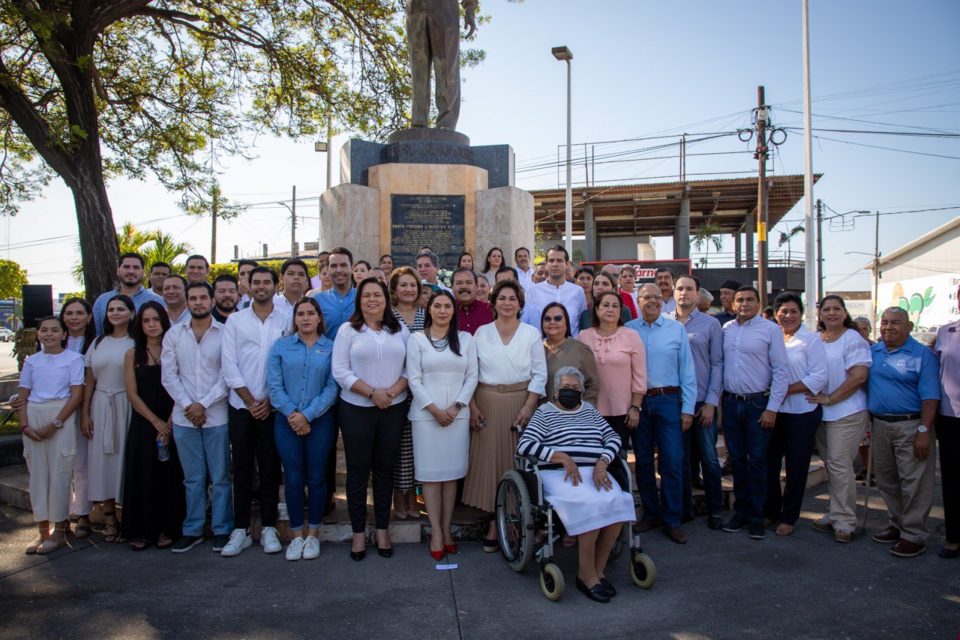 Gobernadora Indira participa en el homenaje por el 18° aniversario luctuoso de Gustavo Vázquez Montes