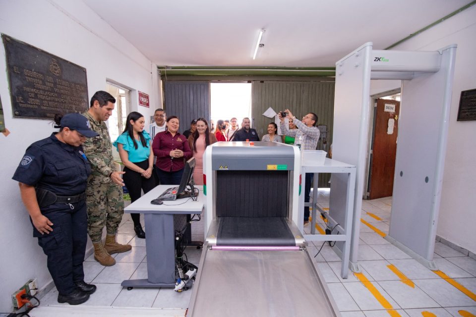 Indira Vizcaíno entregó mobiliario, uniformes y equipamiento en el Cereso, por más de 19 mdp