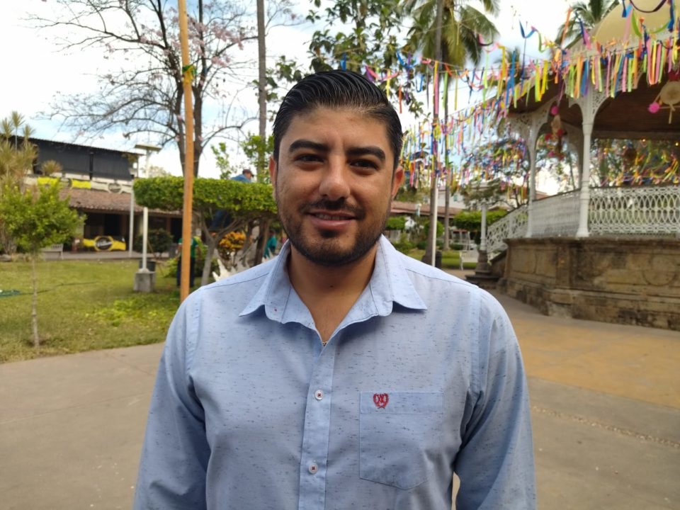 Kilo de camarón y ventiladores a bajo costo, ofrece Regidor Cheko Rodríguez