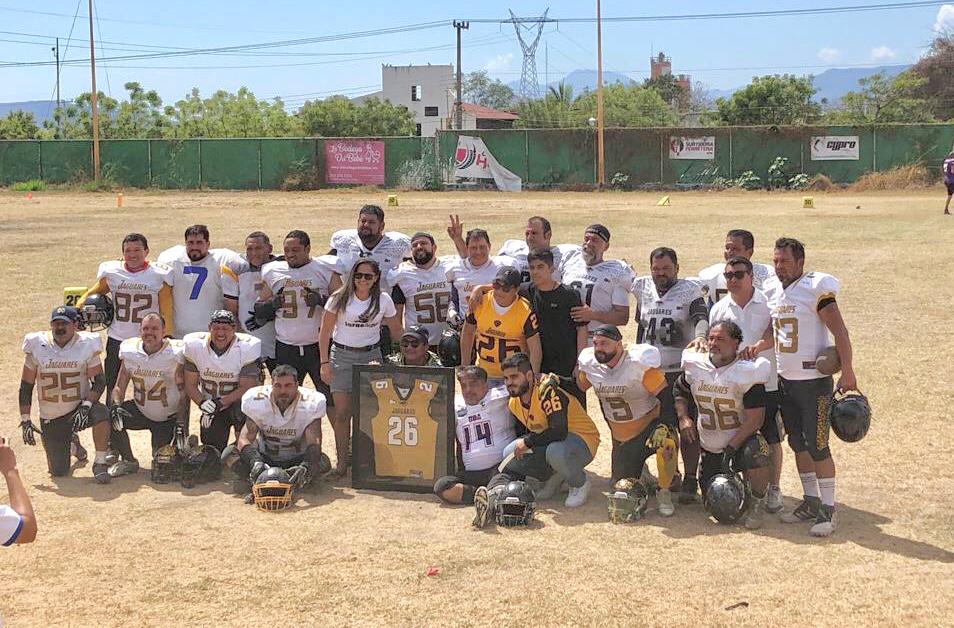 Rinde homenaje Jaguares Colima  a Jorge Torres Rolón