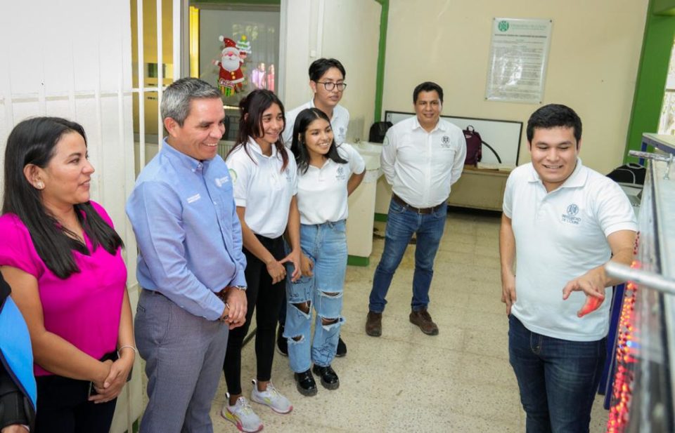 Tiene rector acercamiento con directivos, alumnos y docentes del campus Manzanillo